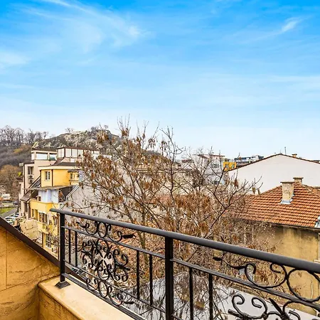 The Walnut 2bd Apartman *